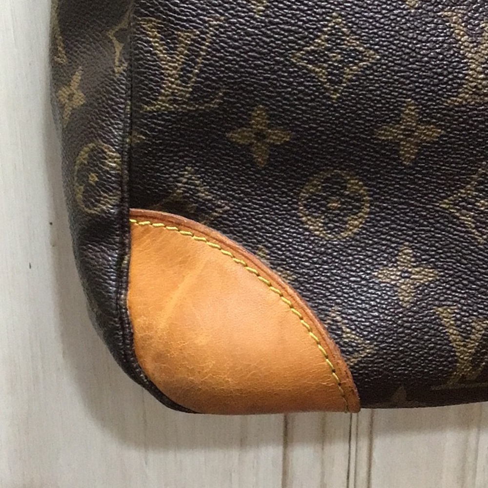Louis Vuitton Boulogne Handbag - Picture 3 of 16